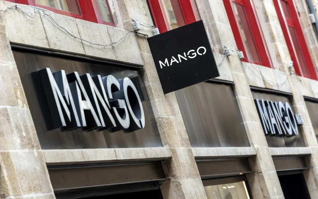 Enseigne extérieure MANGO sur la façade de la boutique de Bordeaux rue Sainte-Catherine