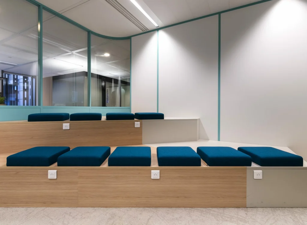 Mobilier Credit Agricole Montrouge Banquettes