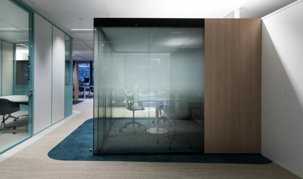 Mobilier Credit Agricole Montrouge Exterieur Phonebox