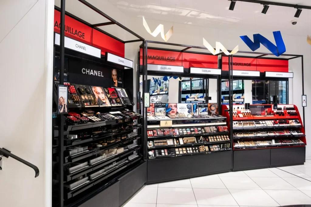 Boutique SEPHORA à Paris rénovée par L2A Agencement avec espace retail beauté et mobilier de présentation