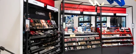 Boutique SEPHORA à Paris rénovée par L2A Agencement avec espace retail beauté et mobilier de présentation