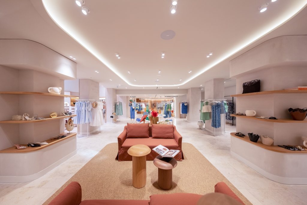 Vue intérieure du flagship Mango Opéra rénové boulevard des Capucines