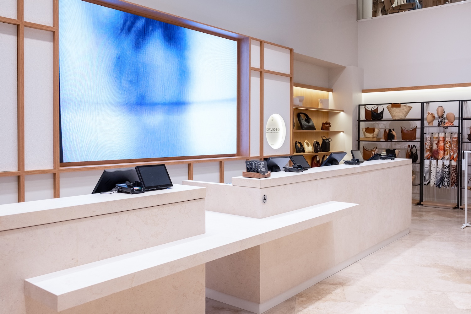 11 Comptoir Mango Flagship