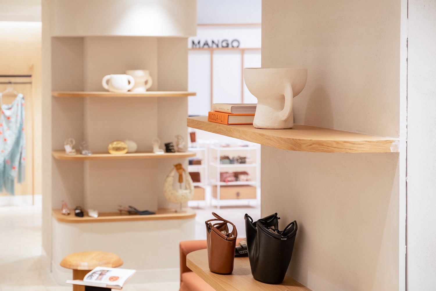8 Agencement Magasin Mango