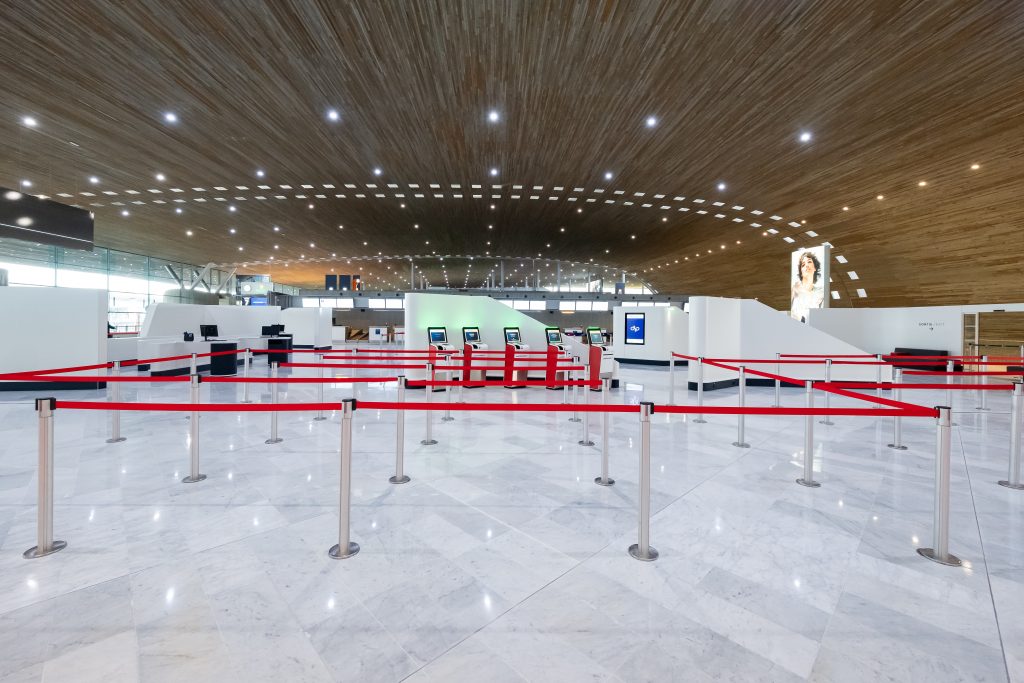 Zone d’attente Air France SkyPriority à Roissy avec assises, mobilier et ambiance premium