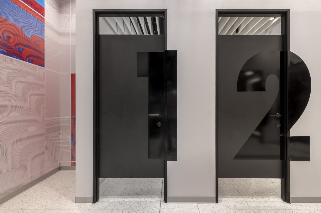 Cabines d’essayage du magasin Nike Aéroville avec finitions retail et parcours client optimisé