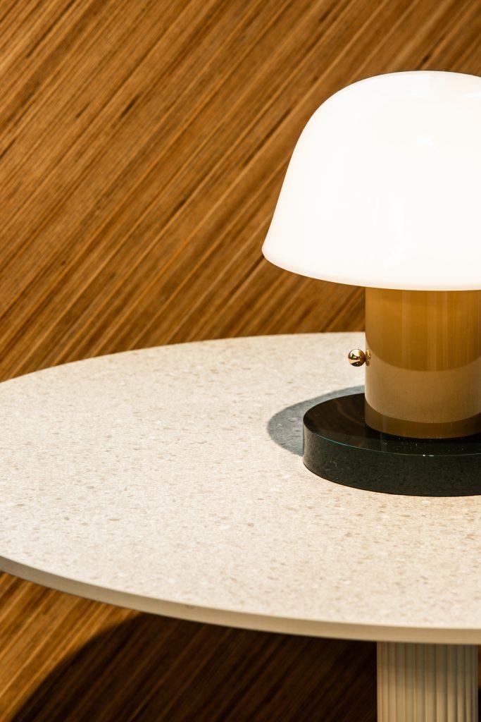 Tisanerie du campus Extime Roissy avec mobilier sur mesure, rangements et finitions premium