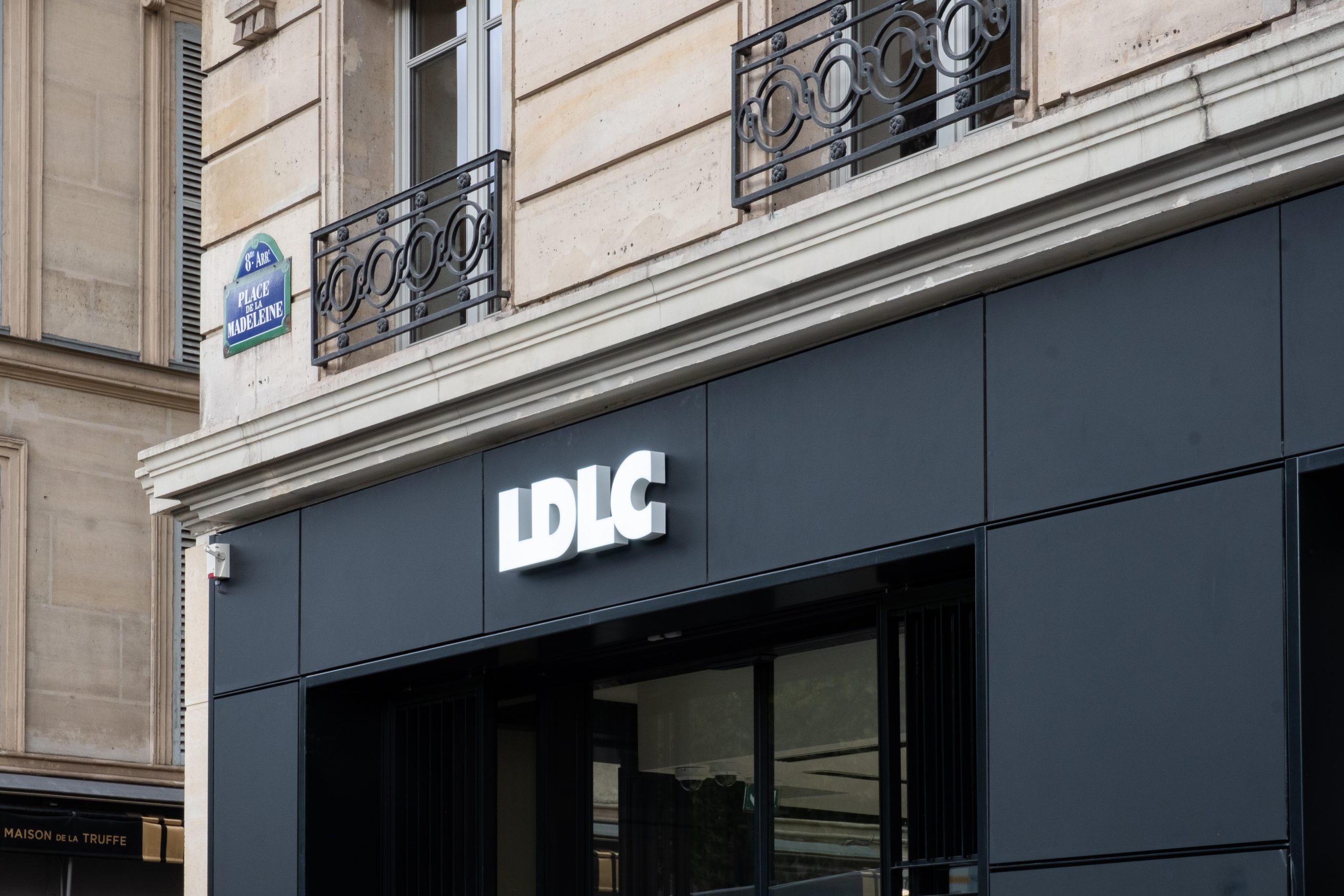 Ldlc Paris Devanture Detail
