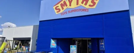 Façade du magasin Smyths Toys Portet-sur-Garonne réalisé par L2A Agencement