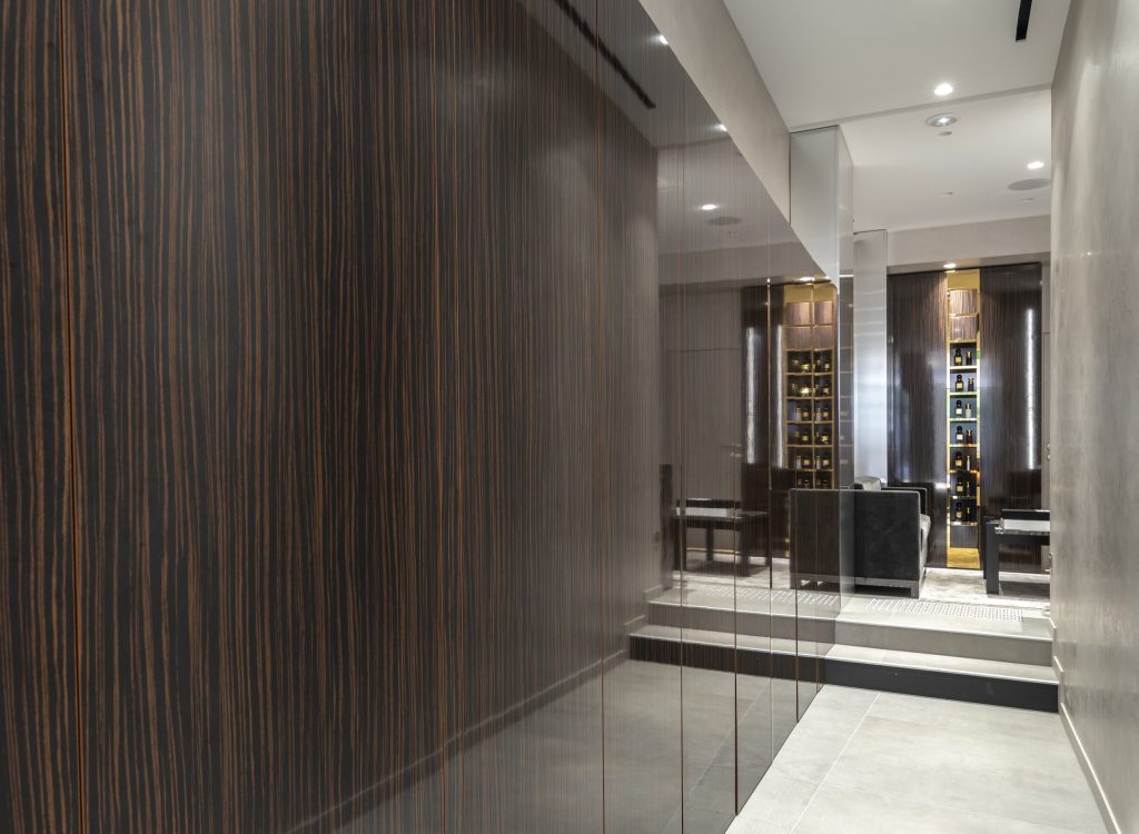 Mobilier sur mesure et éclairage architectural Tom Ford Beauty – Paris