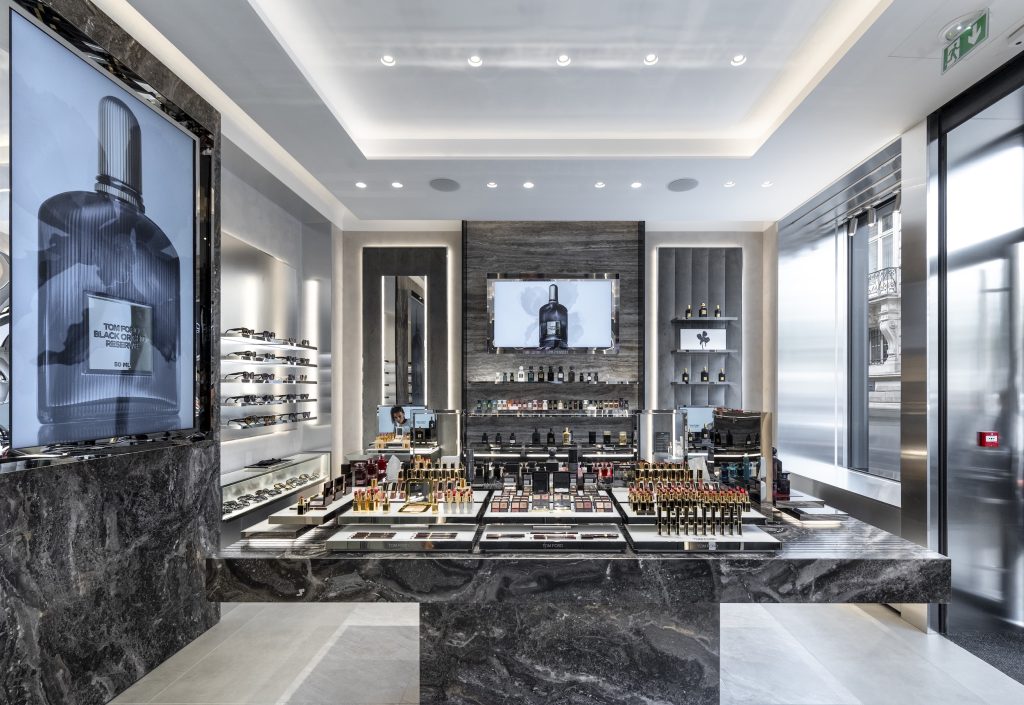 Finitions haut de gamme et matériaux nobles dans la boutique Tom Ford Beauty
