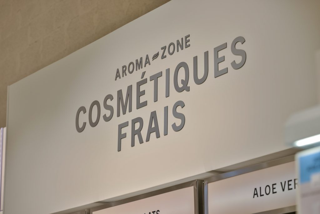Signalétique Cosmétiques Frais Aroma-Zone dans la boutique d’Anglet