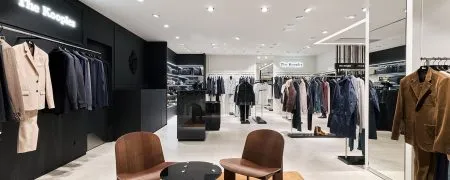 Corner Homme The Kooples aux Galeries Lafayette Paris Haussmann avec mobilier noir, portants et collections prêt-à-porter