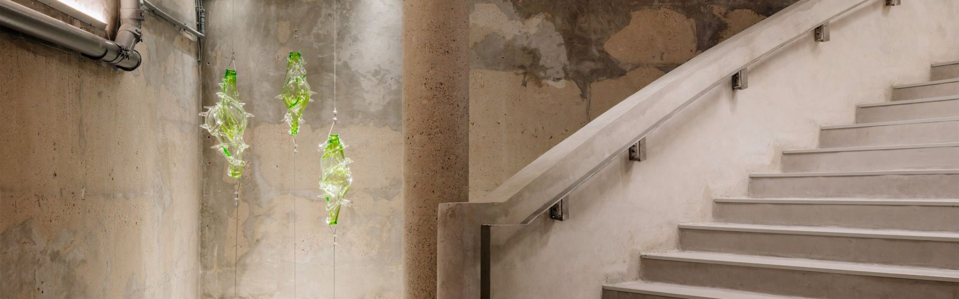 Escalier intérieur du flagship Weekday Rue de Rivoli à Paris agencement retail