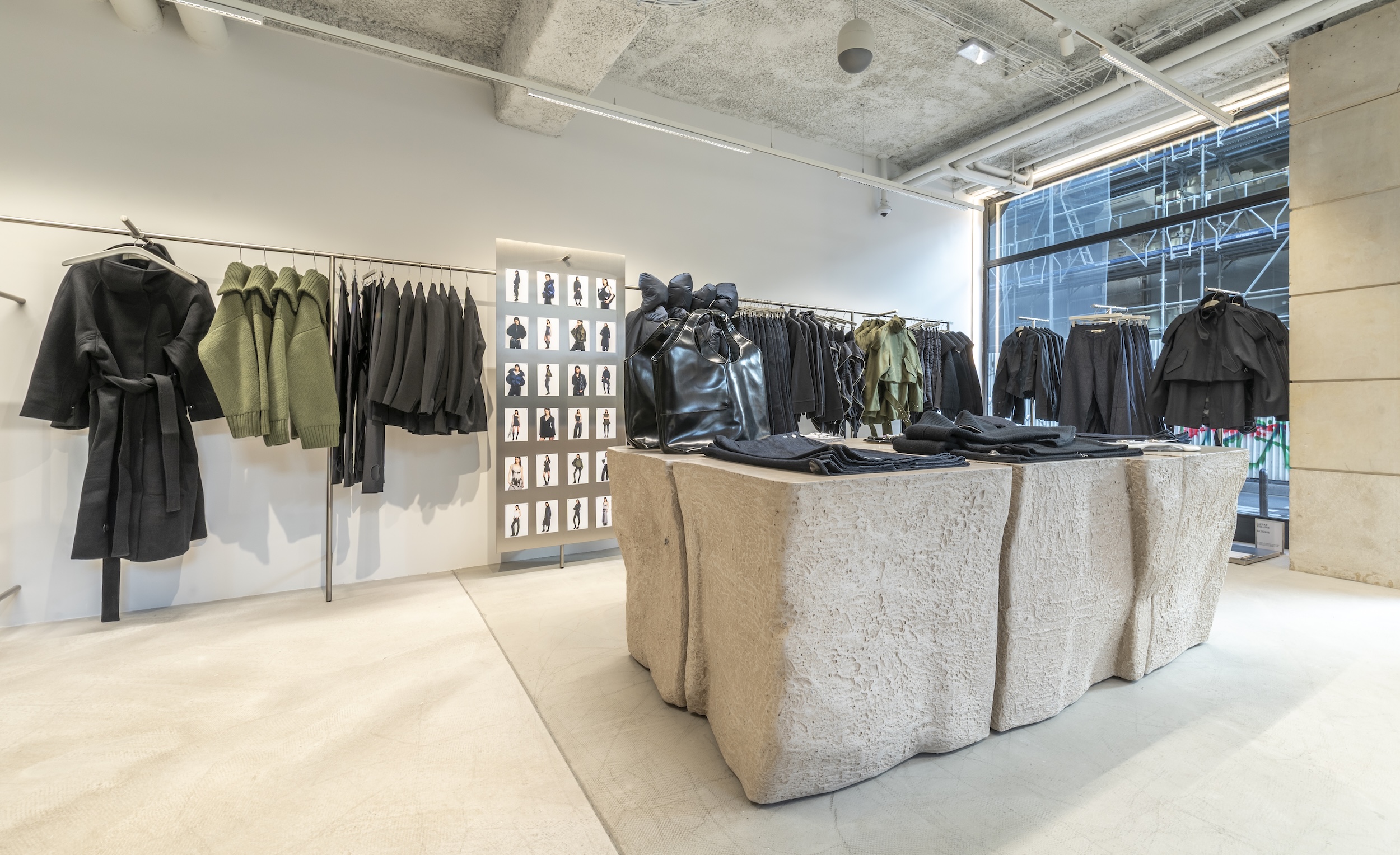 Agencement flagship Weekday Rue de Rivoli à Paris – retail premium