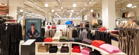 Célio centre commercial Mon Grand Plaisir, avec agencement retail et mobilier sur mesure réalisés par L2A Agencement.
