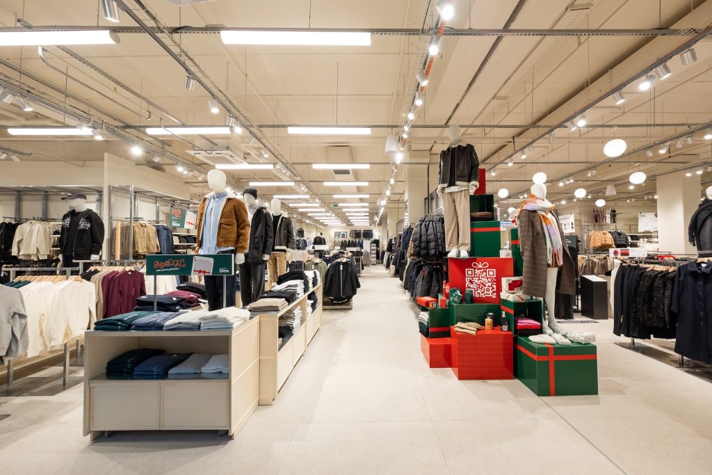 Vue globale du magasin Célio à Mon Grand Plaisir, agencement retail par L2A Agencement.