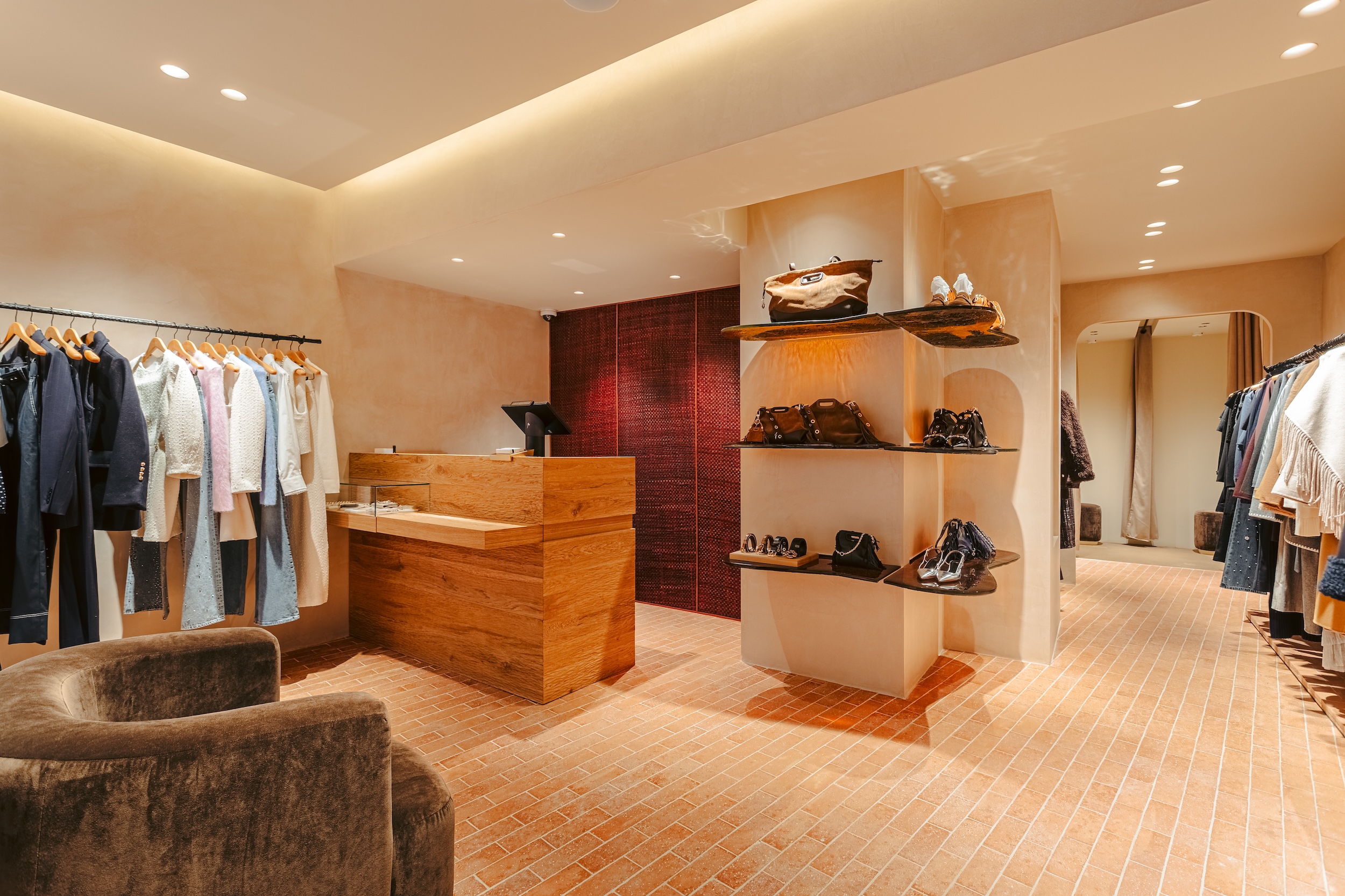 Boutique Maje à La Rochelle rénovée par L2A Agencement – vue d’ensemble