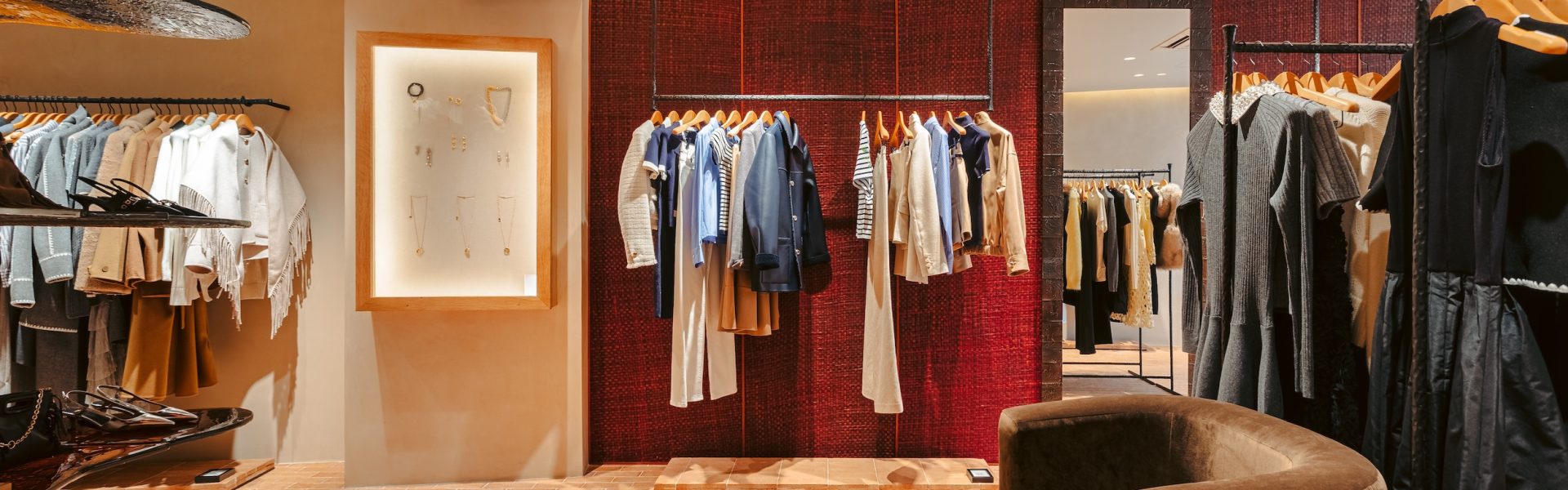 Boutique Maje à La Rochelle rénovée par L2A Agencement – vue d’ensemble