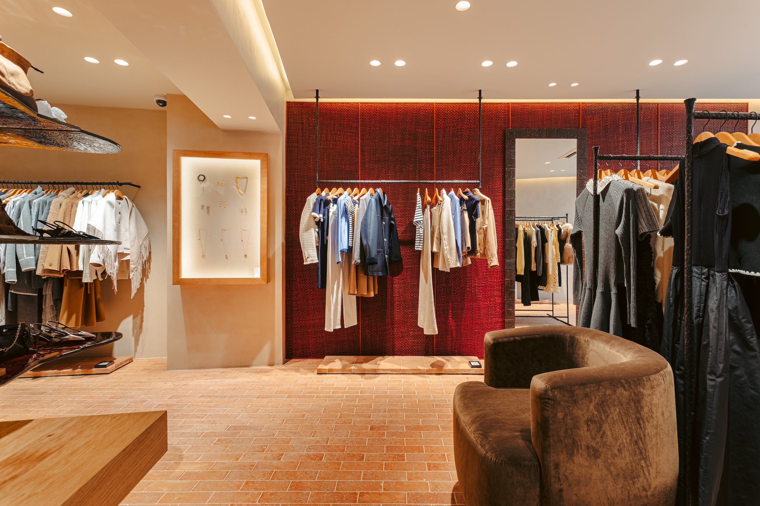 Boutique Maje à La Rochelle rénovée par L2A Agencement – vue d’ensemble