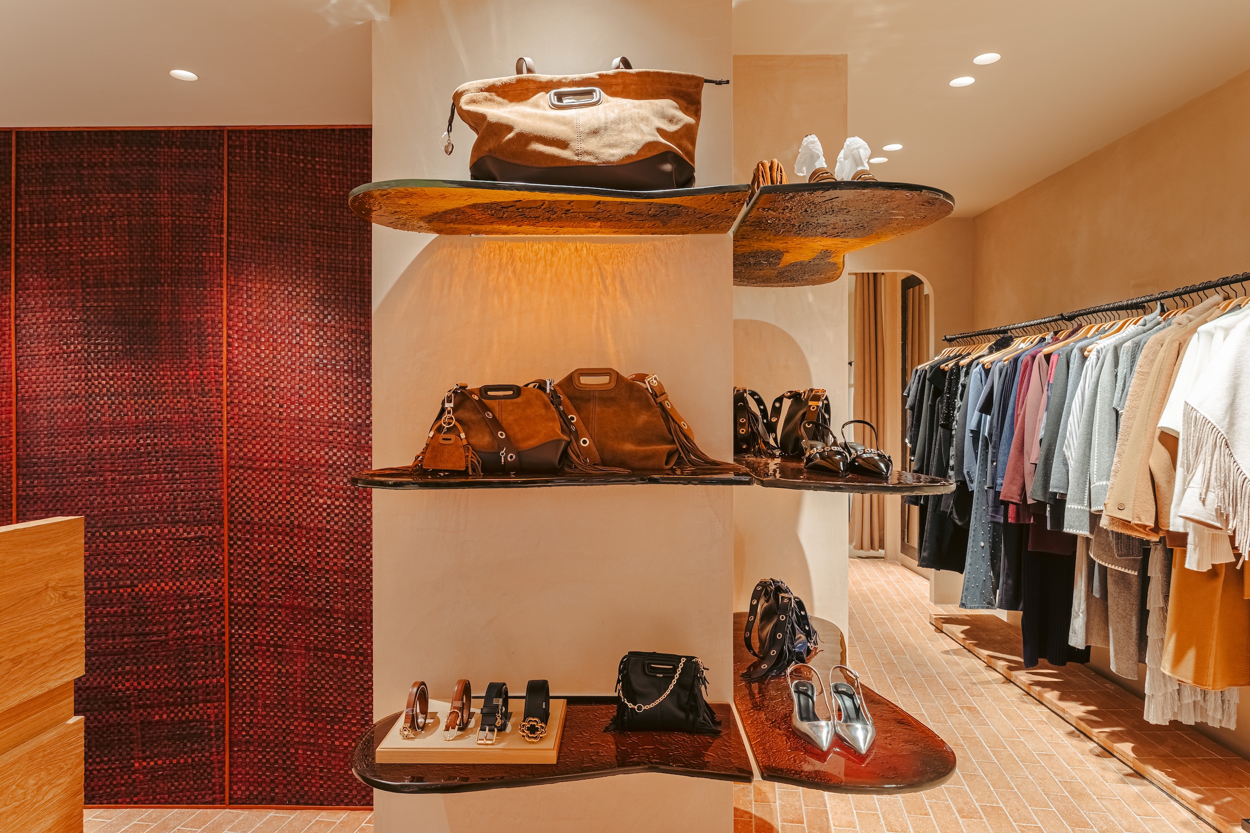 Boutique Maje à La Rochelle rénovée par L2A Agencement – vue d’ensemble