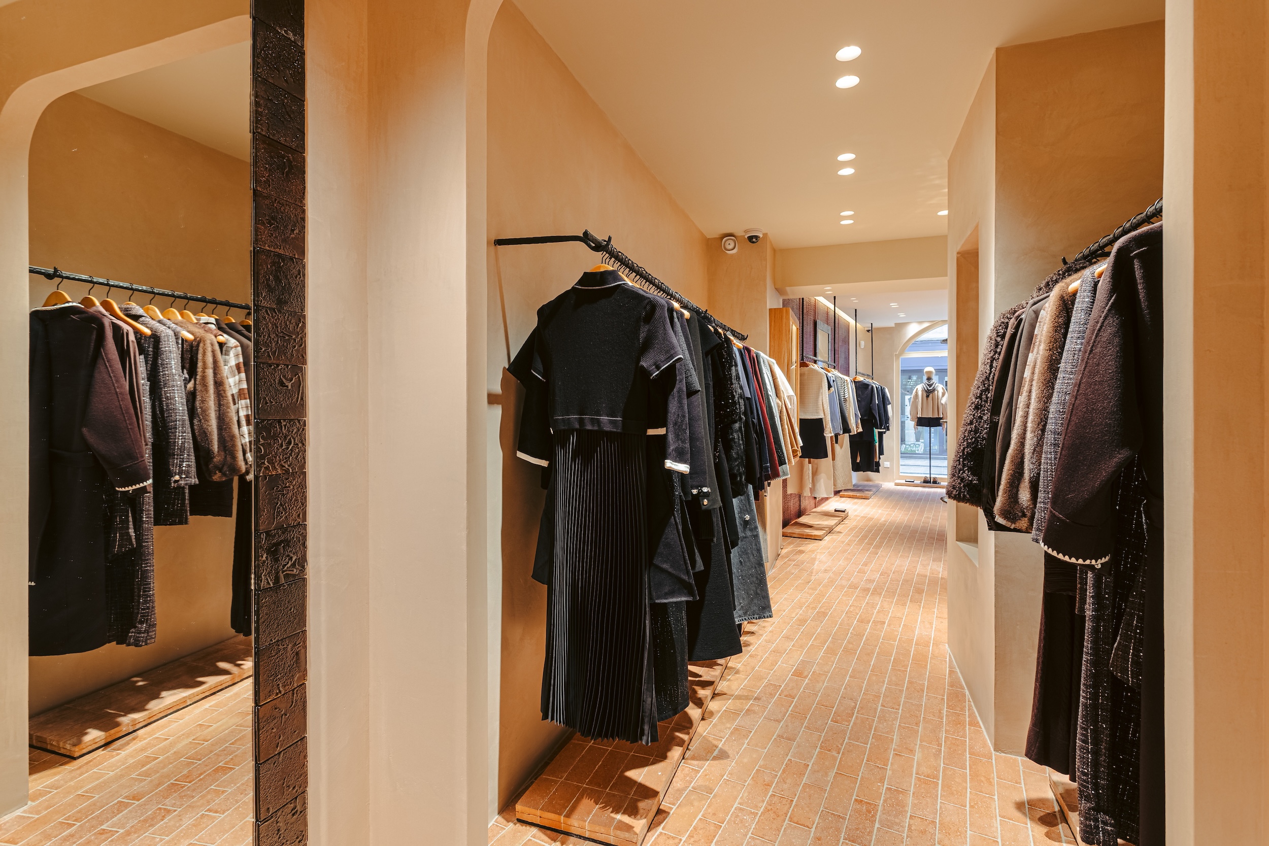 Boutique Maje à La Rochelle rénovée par L2A Agencement – vue d’ensemble