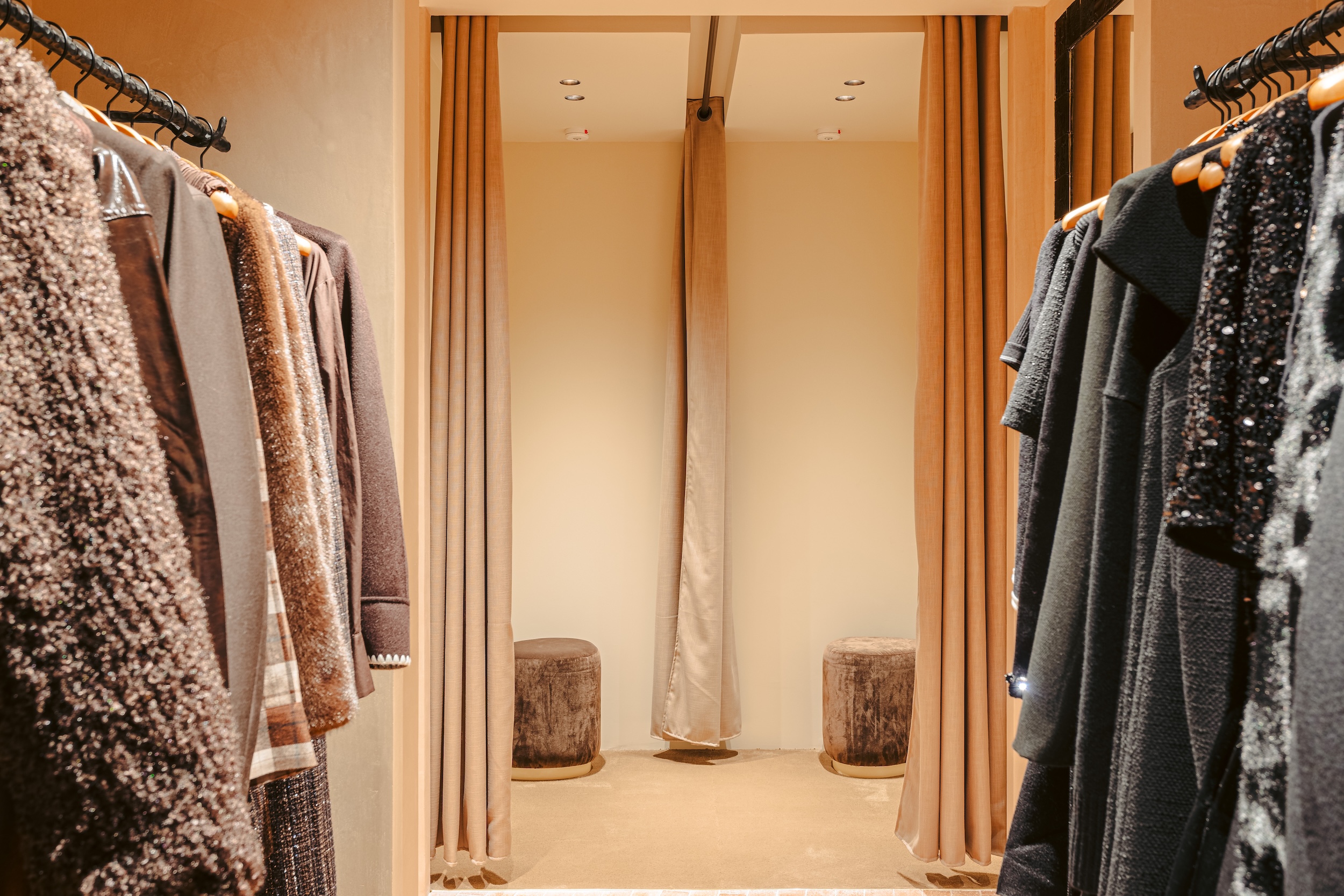 Boutique Maje à La Rochelle rénovée par L2A Agencement – vue d’ensemble