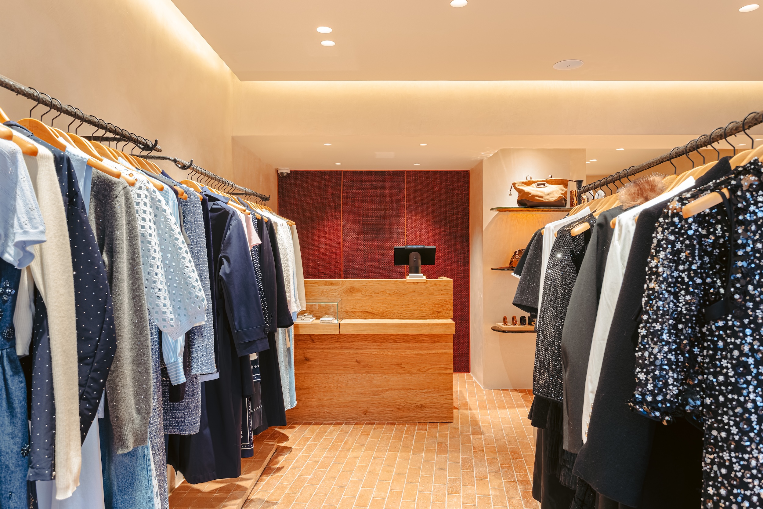 Boutique Maje à La Rochelle rénovée par L2A Agencement – vue d’ensemble