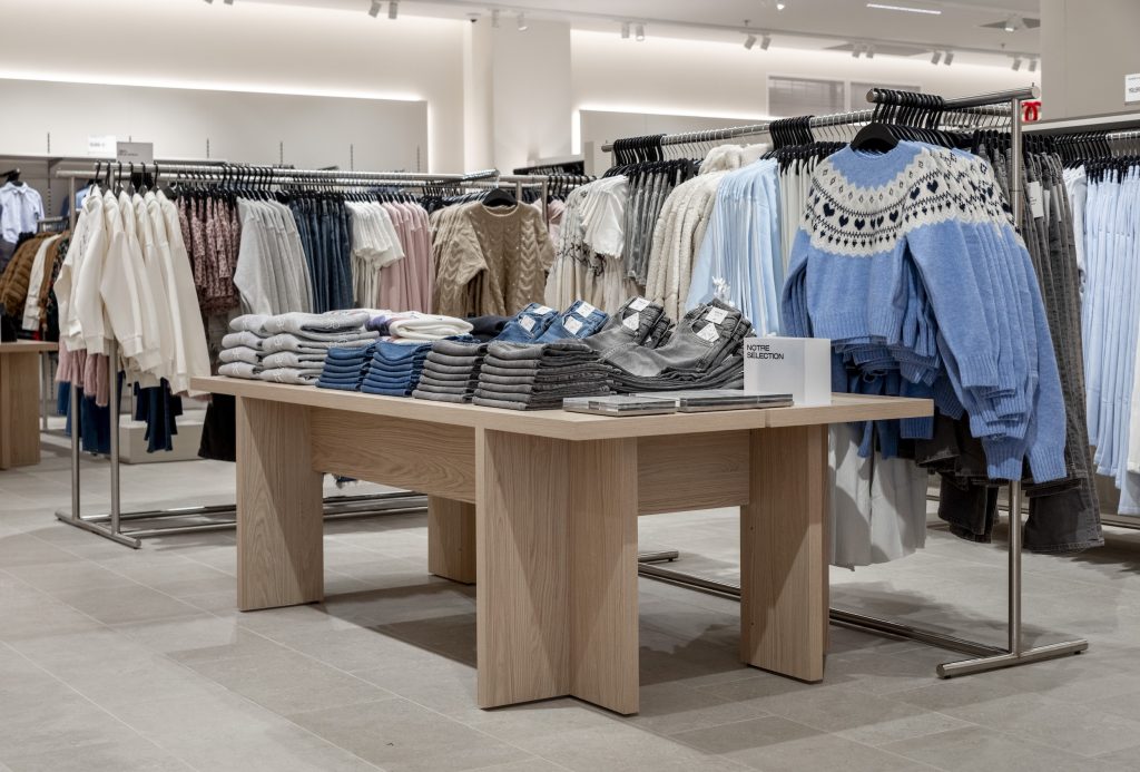 Table de présentation H&M Rosny