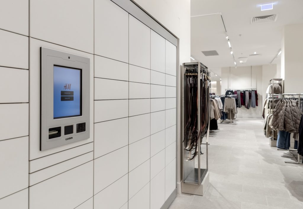 Signalétique Click and Collect dans le magasin H&M Rosny avec éclairage linéaire et mur clair