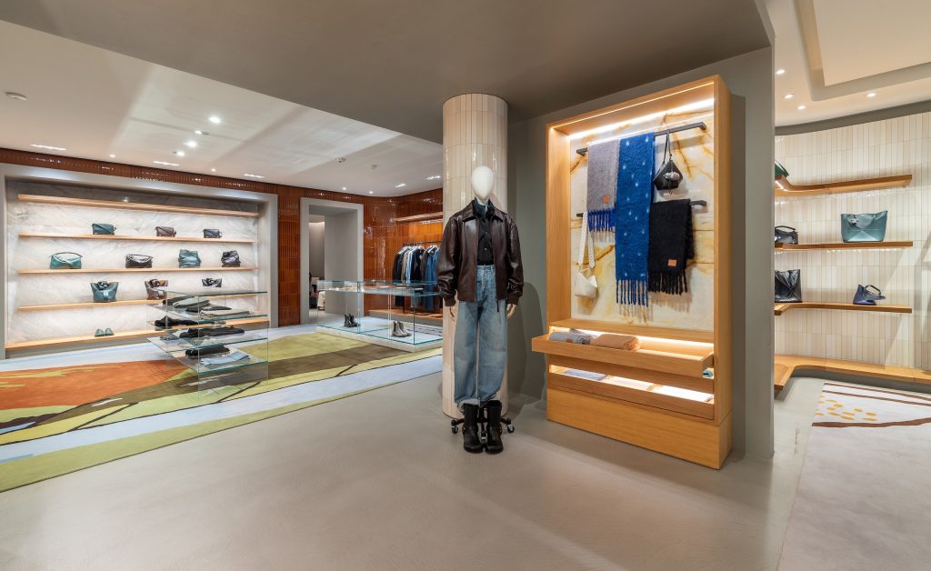 Loewe Paris 4