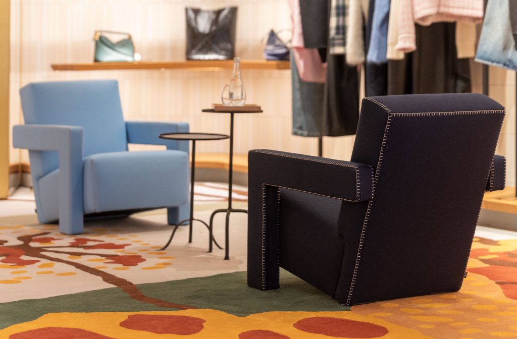 Mobilier haut de gamme sur mesure réalisé par L2A Agencement pour la boutique éphémère Loewe à Paris