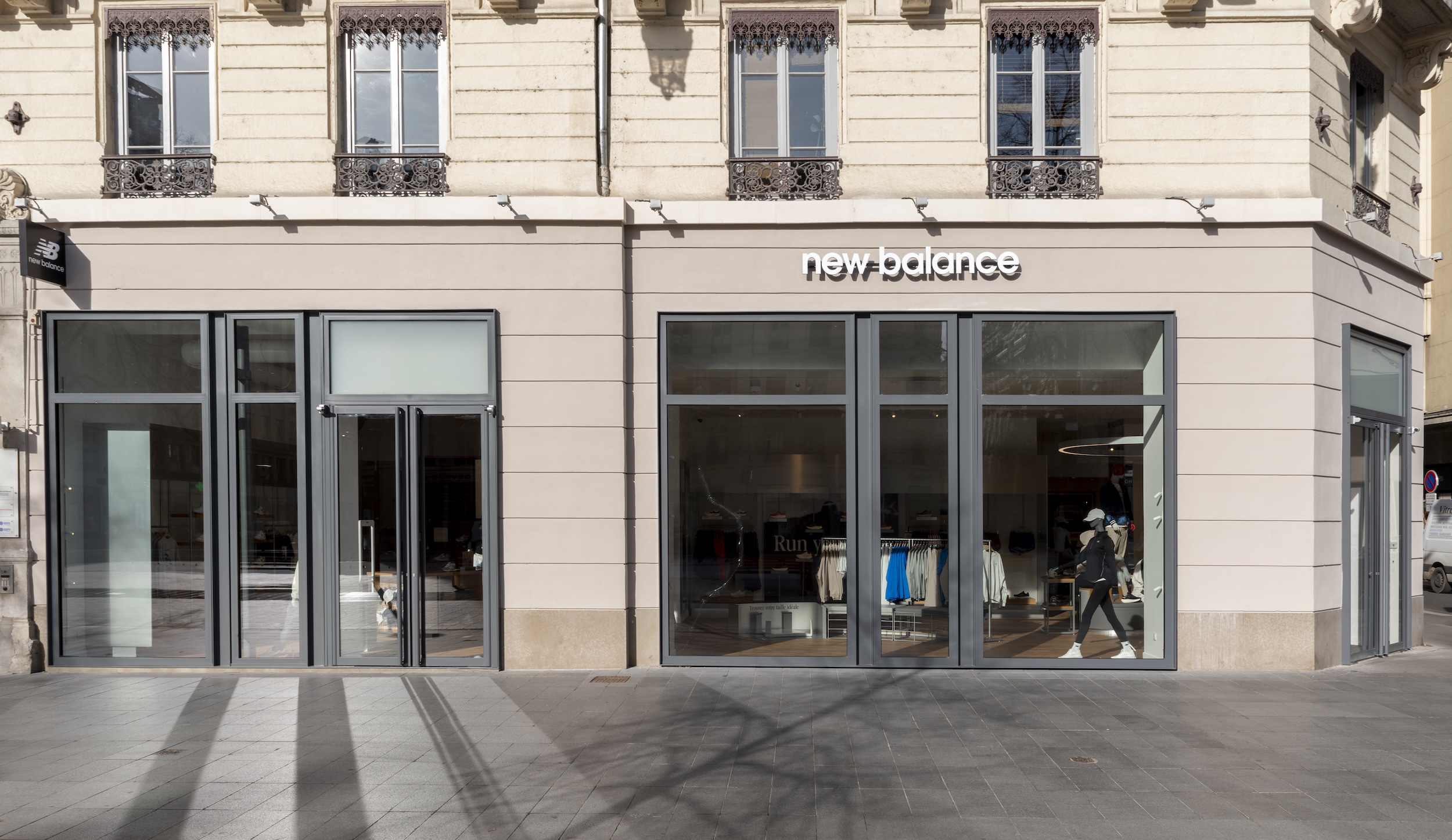 Réalisation Newbalance Lyon L2a Agencement 001