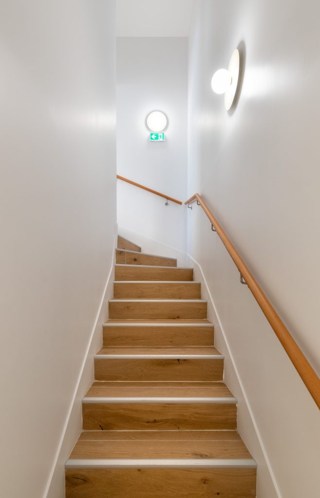 Détail finition haut de gamme mobilier agence bancaire Neuilly L2A Agencement