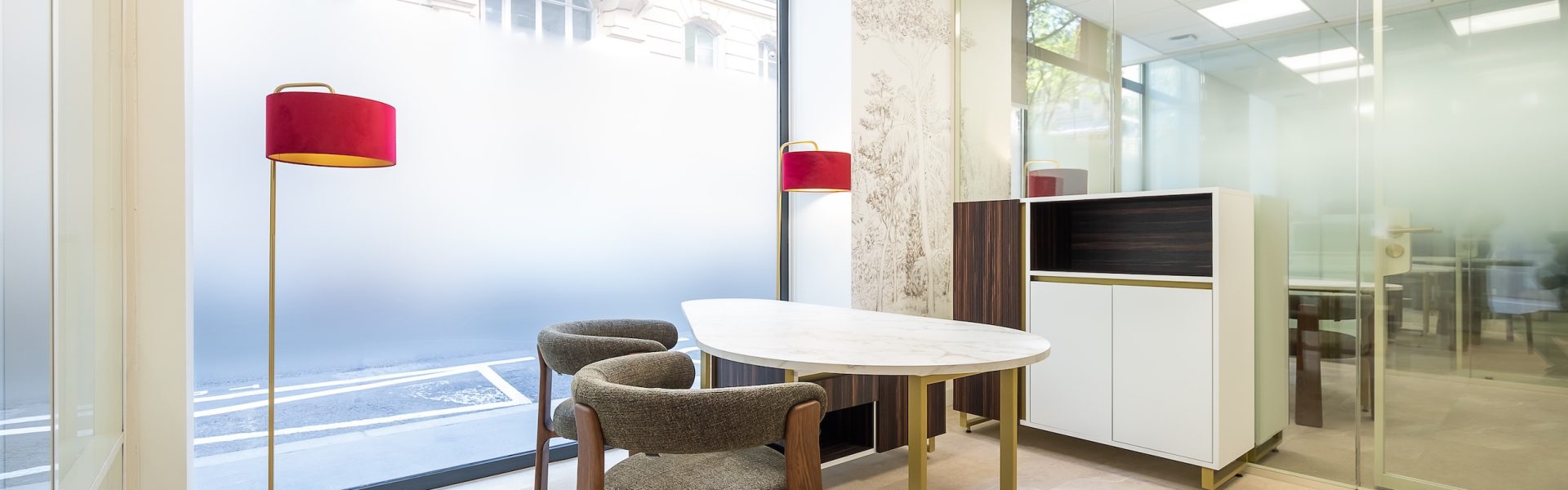 Bureau de conseil agence bancaire moderne Caisse d’Épargne Neuilly-sur-Seine design L2A Agencement