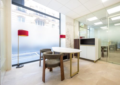 Bureau de conseil agence bancaire moderne Caisse d’Épargne Neuilly-sur-Seine design L2A Agencement