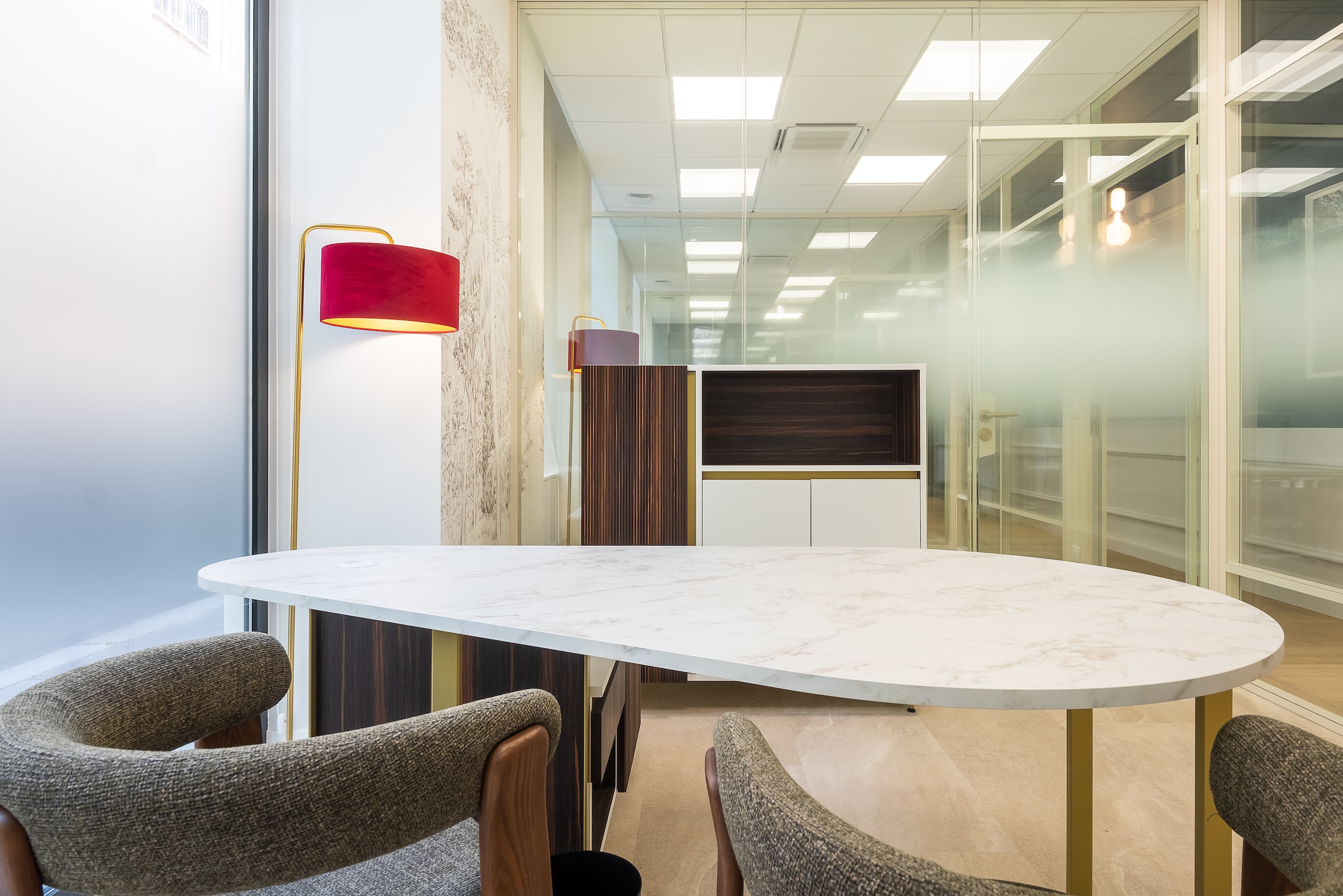 Aménagement intérieur agence bancaire contemporaine Neuilly-sur-Seine L2A Agencement