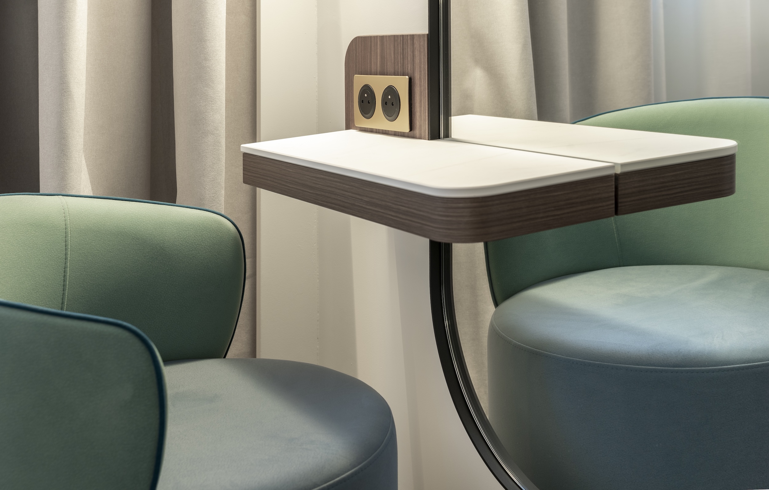 Meuble de rangement dans une chambre d’hôtel