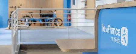 Mobilier sur mesure réalisé par L2A Agencement pour les Maisons du Vélo en Île-de-France