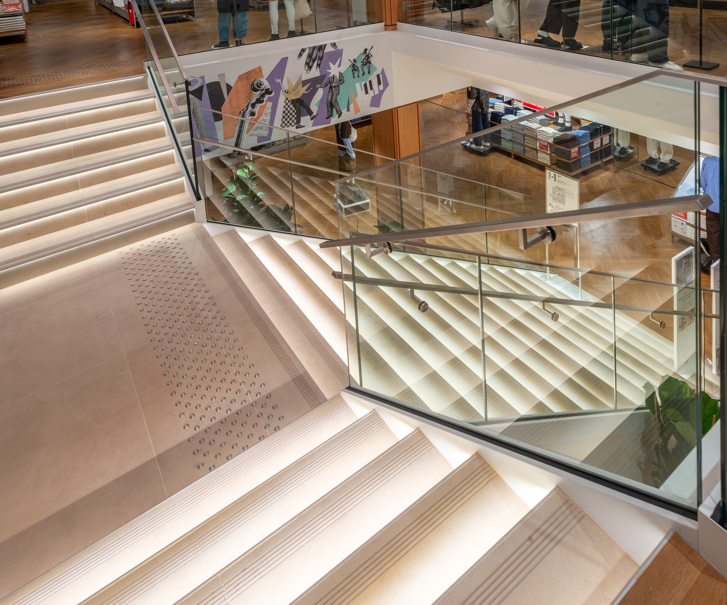 Realisation Uniqlo Paris L2a Agencement 2