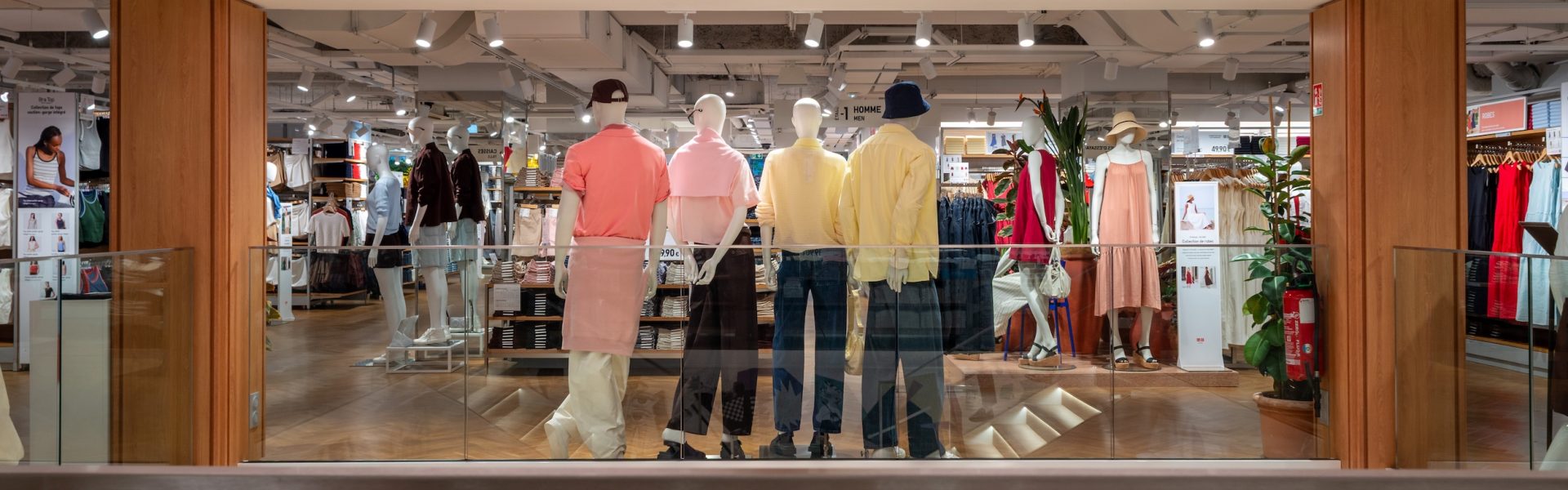 Realisation Uniqlo Paris L2a Agencement 3