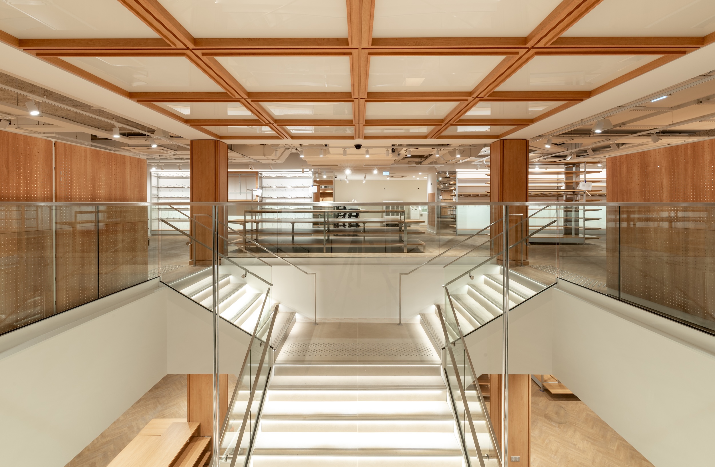 Realisation Uniqlo Paris L2a Agencement 7