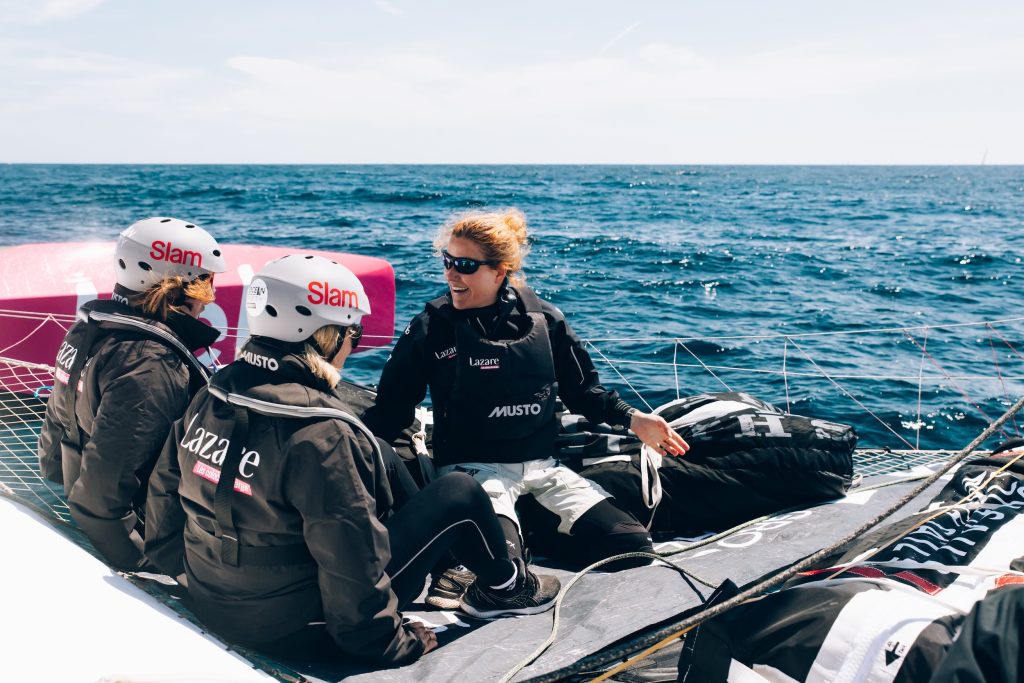 Céline Guérin et Stéphanie Marcus de l'agence L2A Alès avec l'équipe Lazare.