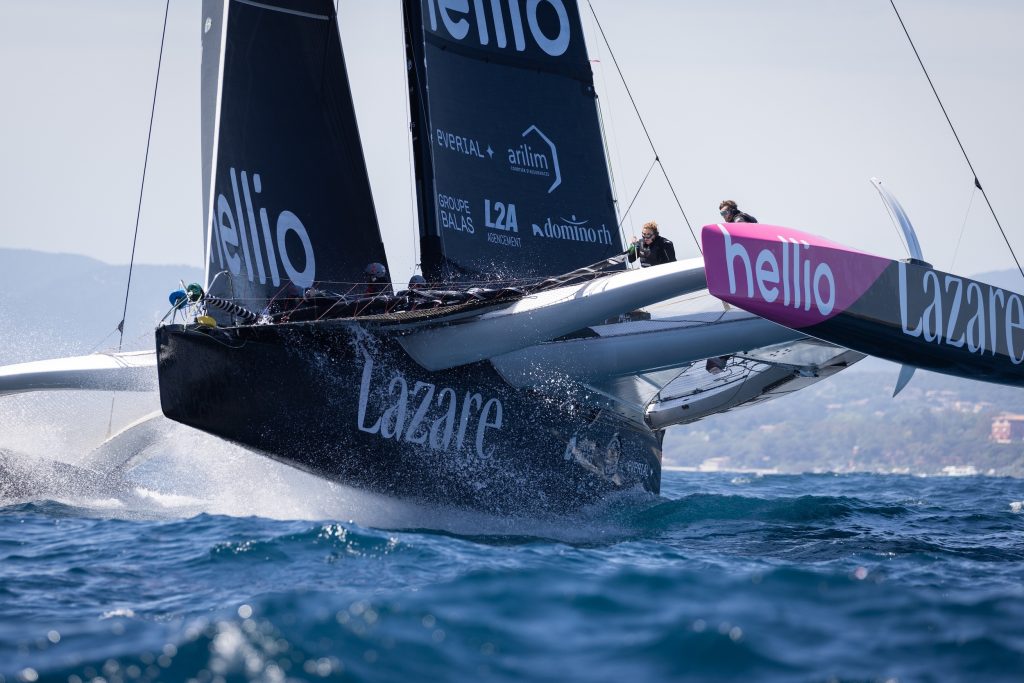 Trimaran Lazare en action, à l'eau