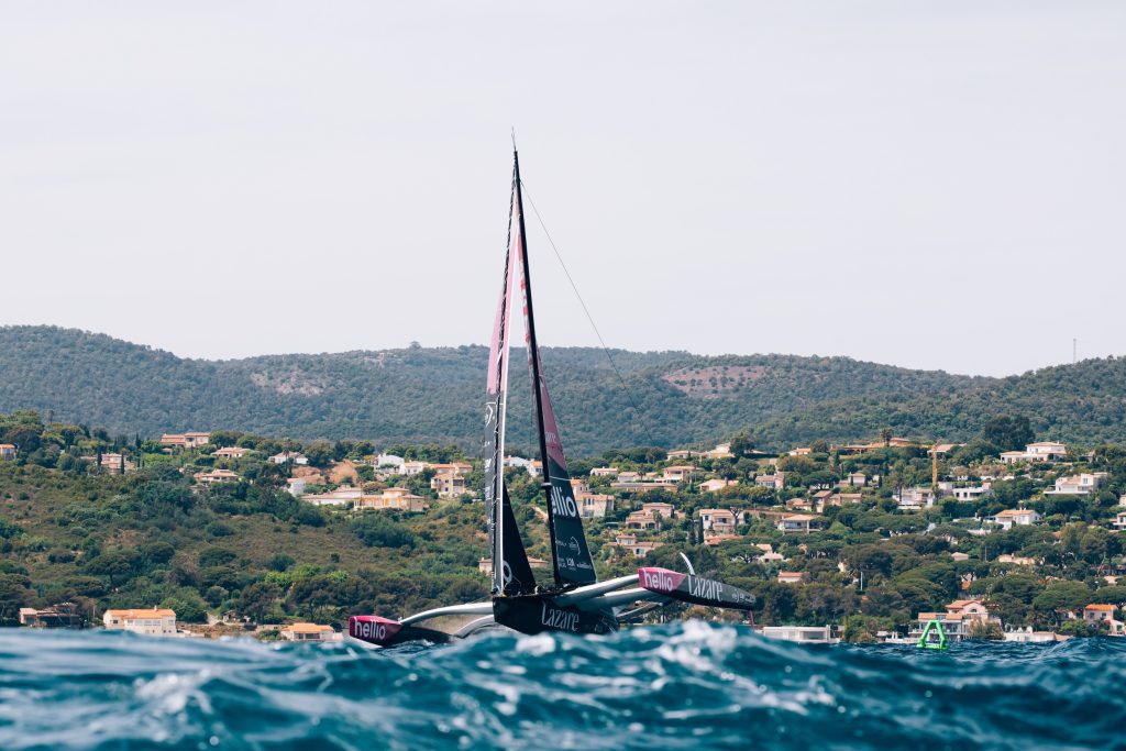Aperçu du trimaran Lazare vue de loin