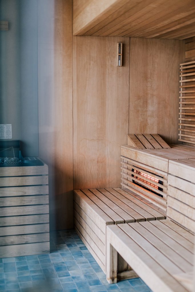 Sauna en bois de l’espace bien-être Les Bassans à Perros-Guirec