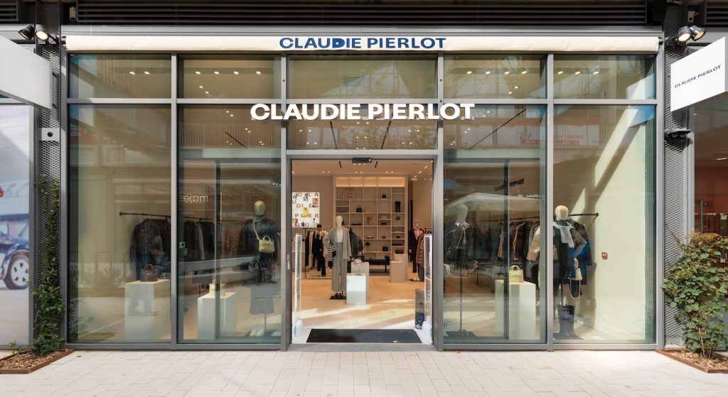 Façade vitrée d'une boutique Claudie Pierlot