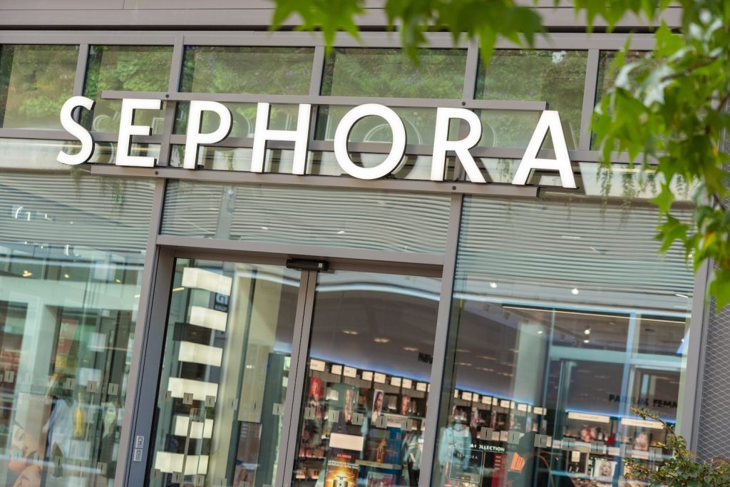 Façade d'une boutique Sephora en centre commercial